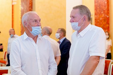 Строителям вручили областные награды
